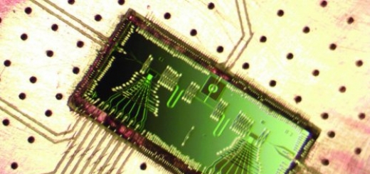 Создан лазер, размером с рисовое зерно, накачка которого производится единичными электронами
