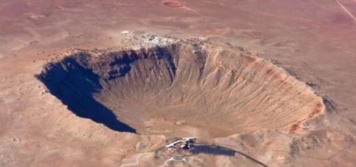 Кратер Бэррингера — самый большой в мире метеоритный кратер
