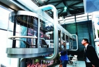 В Шанхае представили стеклянный воздушный поезд