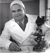 В 1947 году кандидату ветеринарных наук А. В. Дорогову удалось создать «эликсир молодости» . Жидкость была названа АСД — антисептик-стимулятор Дорогова. АСД, в отличие от препаратов официальной медицины, не глушит, а полностью излечивает кожные заболевания, туберкулёз, бронхиальную астму, сердечно-с