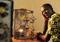 Африканский изобретатель создал 3D-принтер из мусора