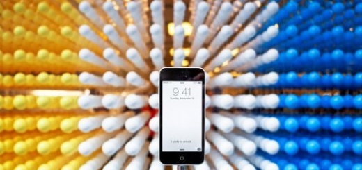 Китайская компания Future Supplier, занимающаяся поставками комплектующих к брендовой мобильной технике, выложила на своем сайте фотографии дизайна будущего iPhone 6С, якобы попавших к ритейлерам в результате утечки.
